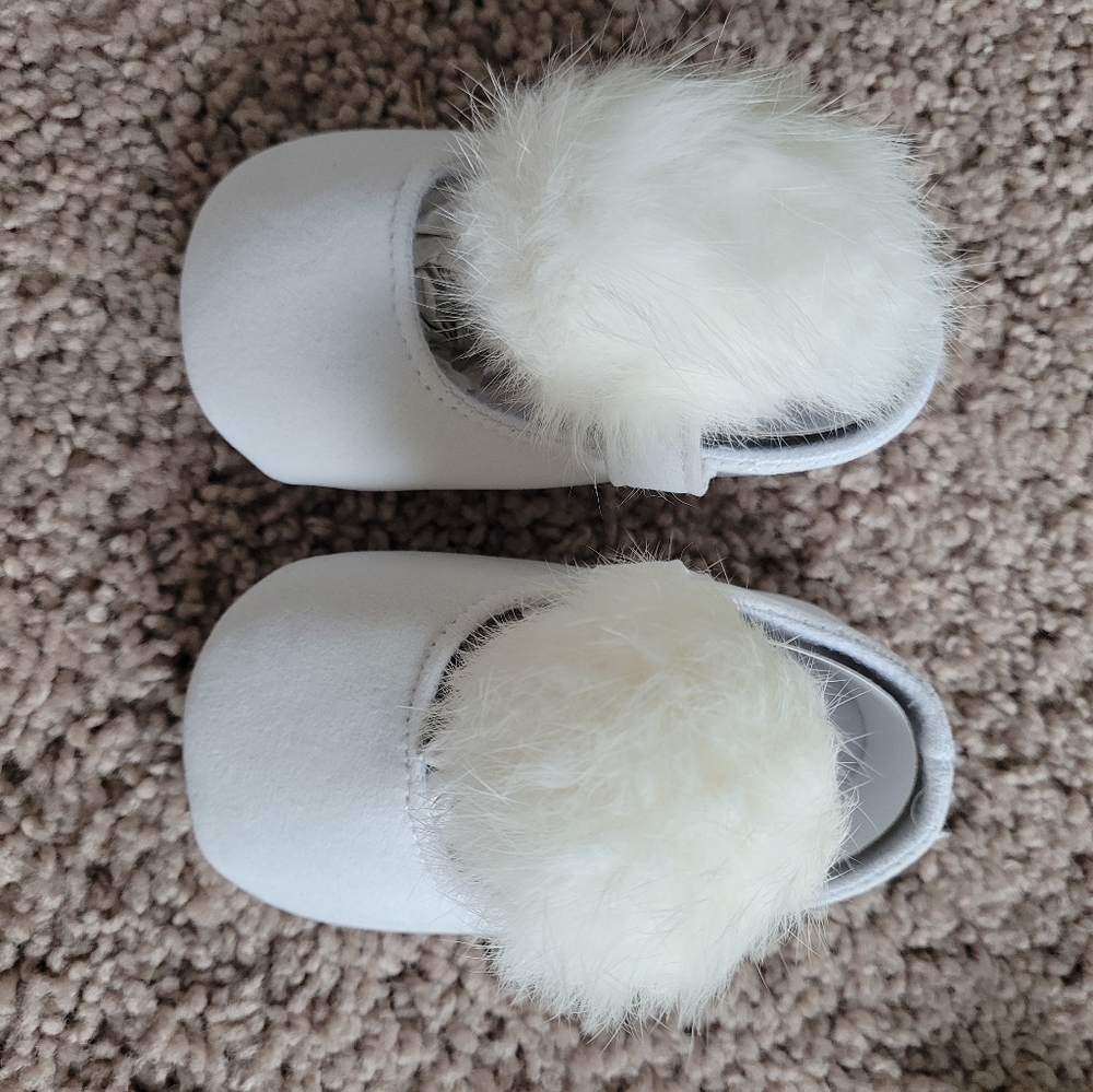 VALEN SINA | baby girl pom pom shoes